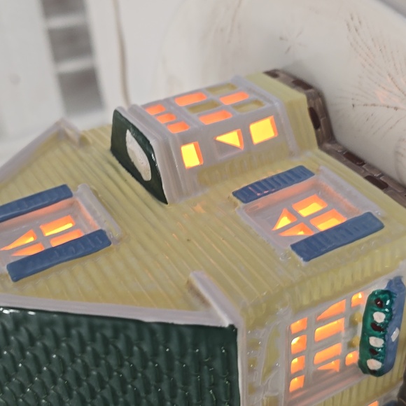 Vintage 1988 Snow Village North Creek Cottage Illuiminated Tested Figurine - Picture 9 of 15